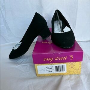 Easy Street Women's Classic Black Heels